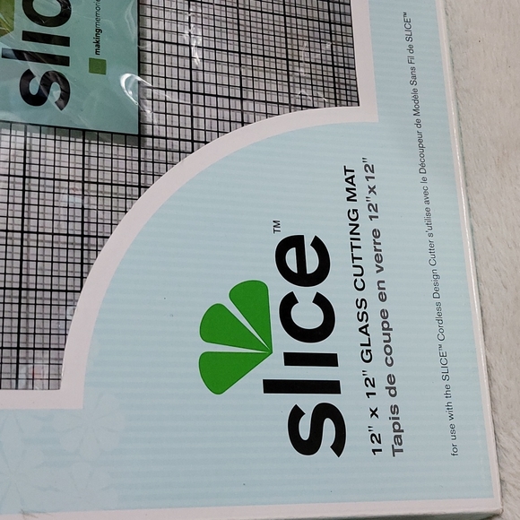 Making Memories "Slice" 12x12 glass cutting mat - Picture 2 of 7